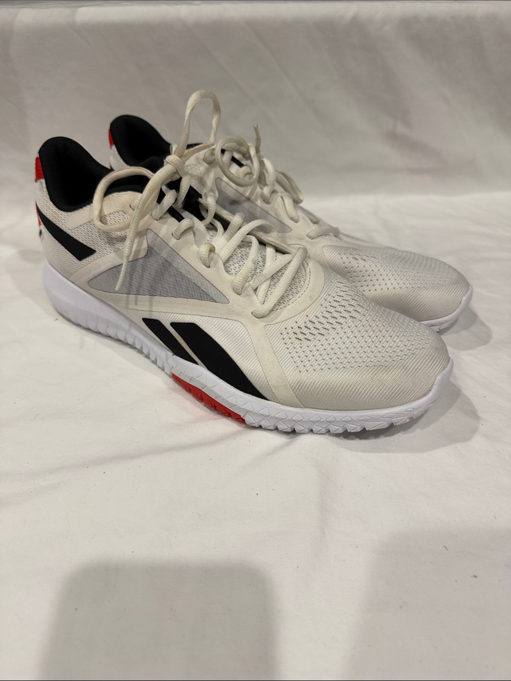 Reebok Men's White Athletic Trainers with Black and Red Accents